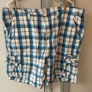 Urban Pipeline white/blue plaid cargo shorts size 40